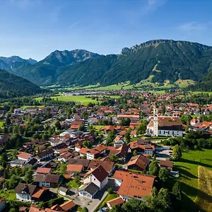 https://chalet-am-breitenberg.com-bavaria.com